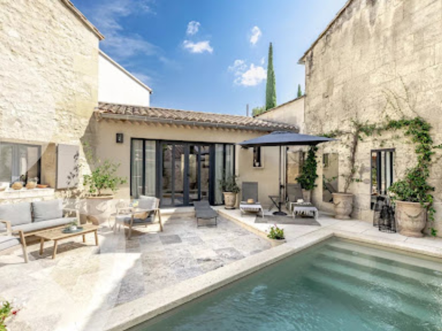 Maison à vendre - 7 pièces - 134m2 - Fontvieille (13990)