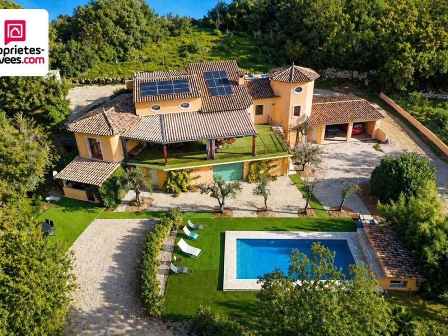 PROPRIETE 9 pièces 249 m2 avec Annexes, Piscine et terrain paysager de 4000 m2