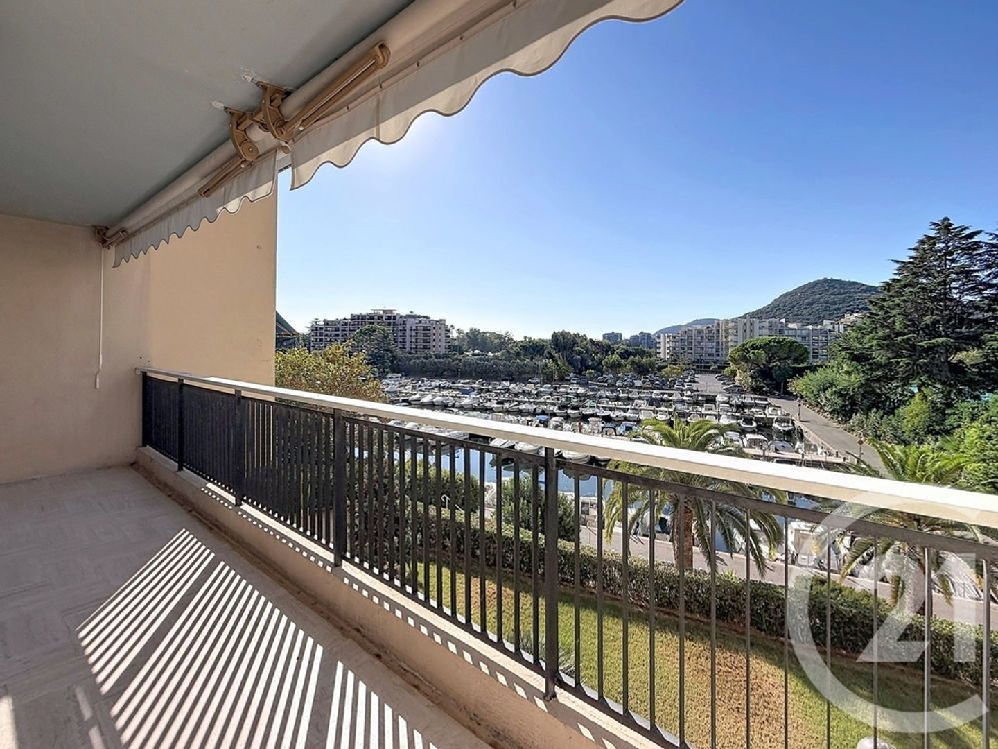 Appartement à vendre - 5 pièces - 98m2 - Mandelieu-La-Napoule (06210)