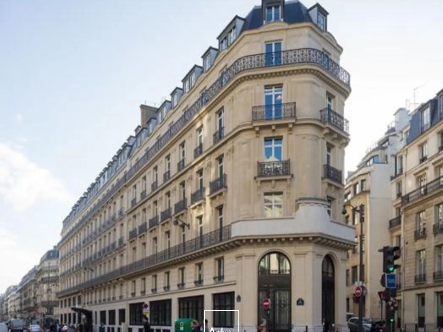 Bureau opéré Paris flex-office quartier central lumineux