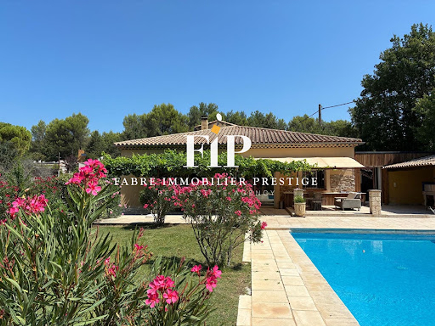 Maison 13 pièces 305 m²