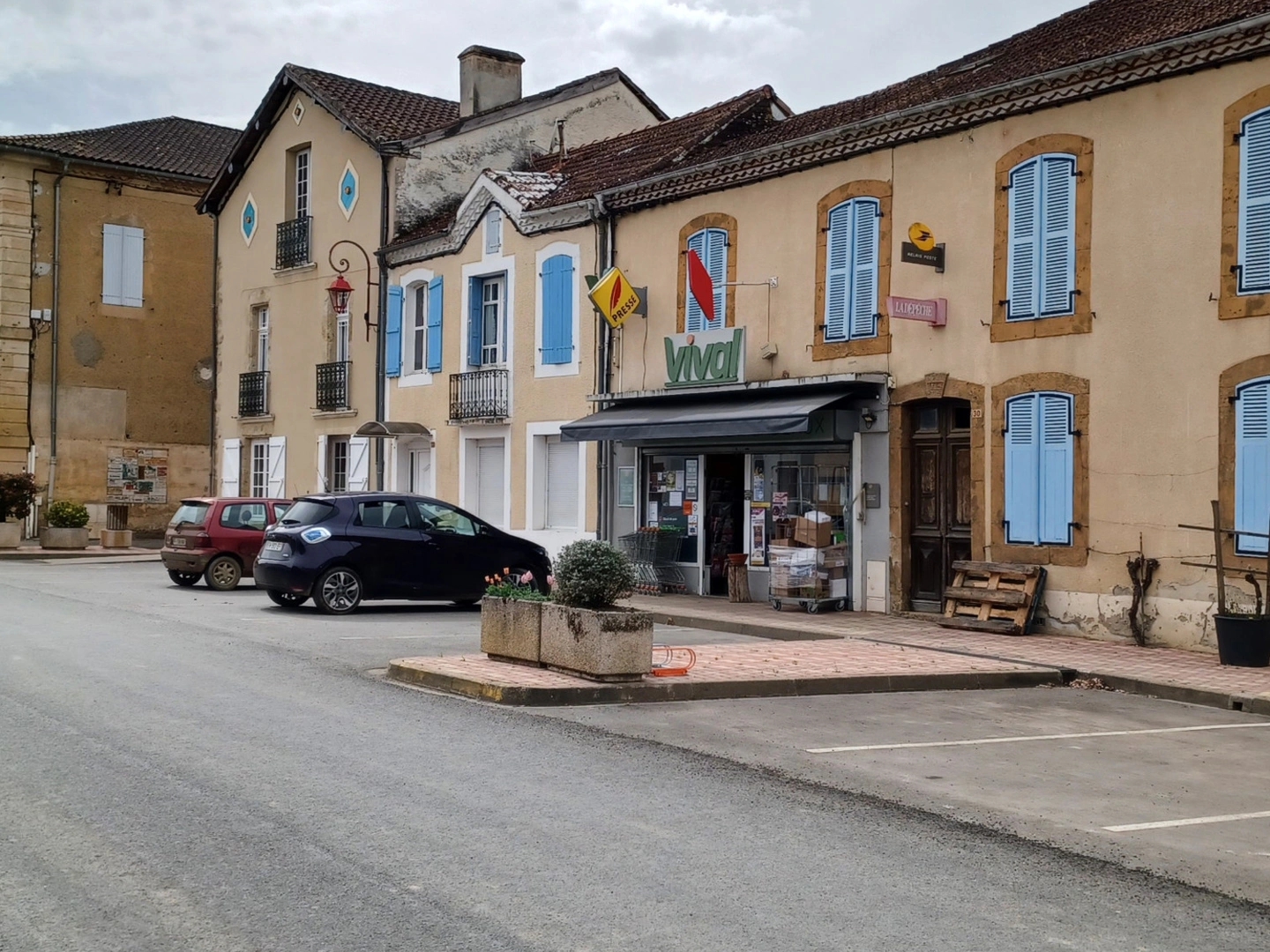 Fonds de commerce 13 pièces 150 m²