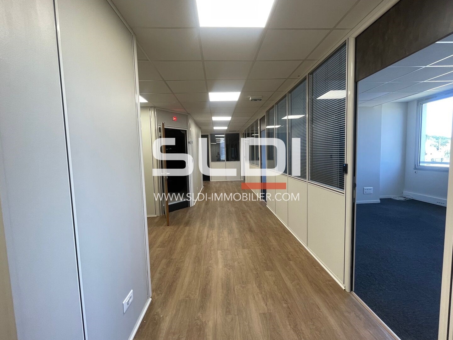 Locaux à vendre - 793m2 - Bron (69500)