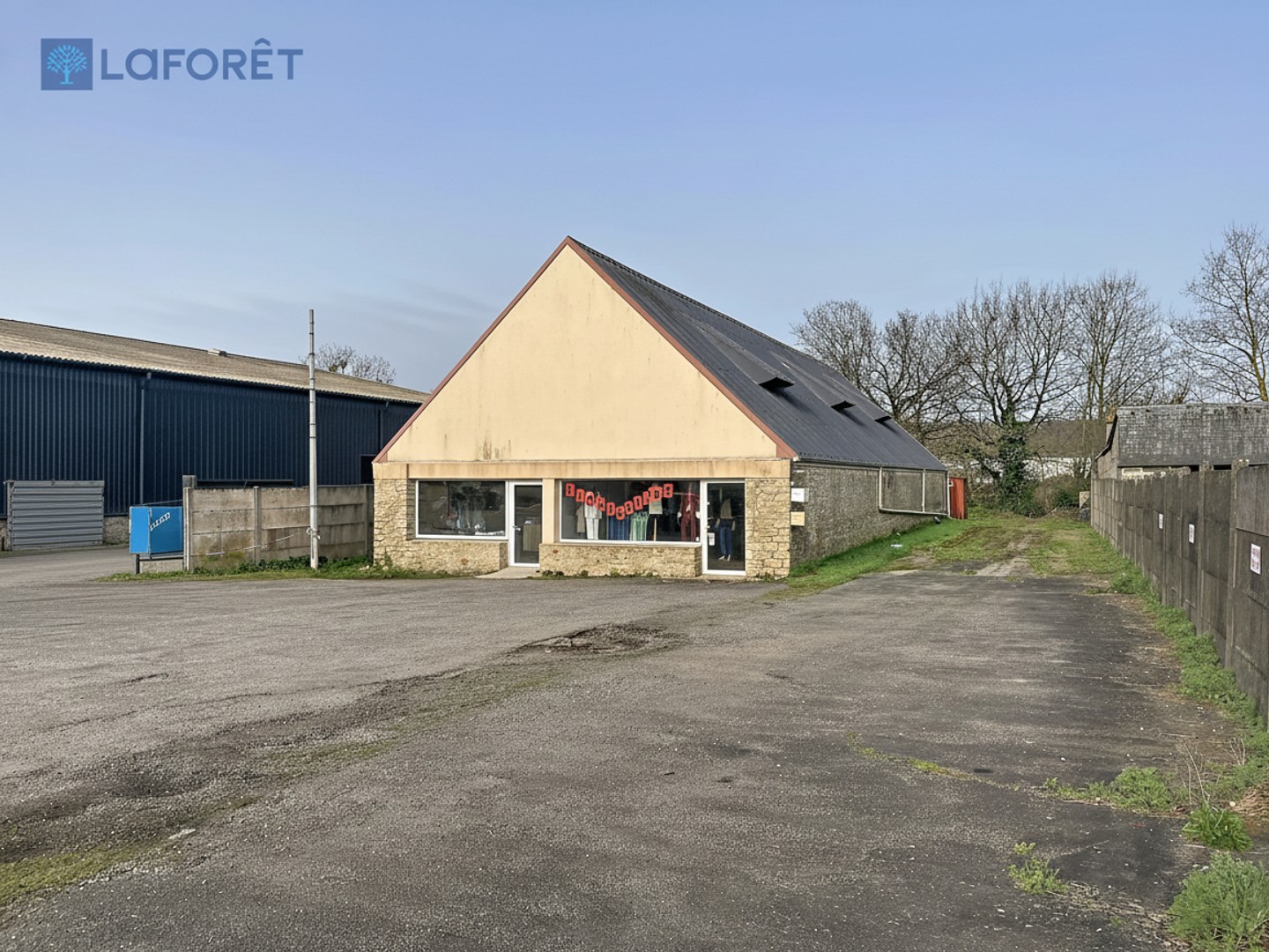 Local commercial 300 m²