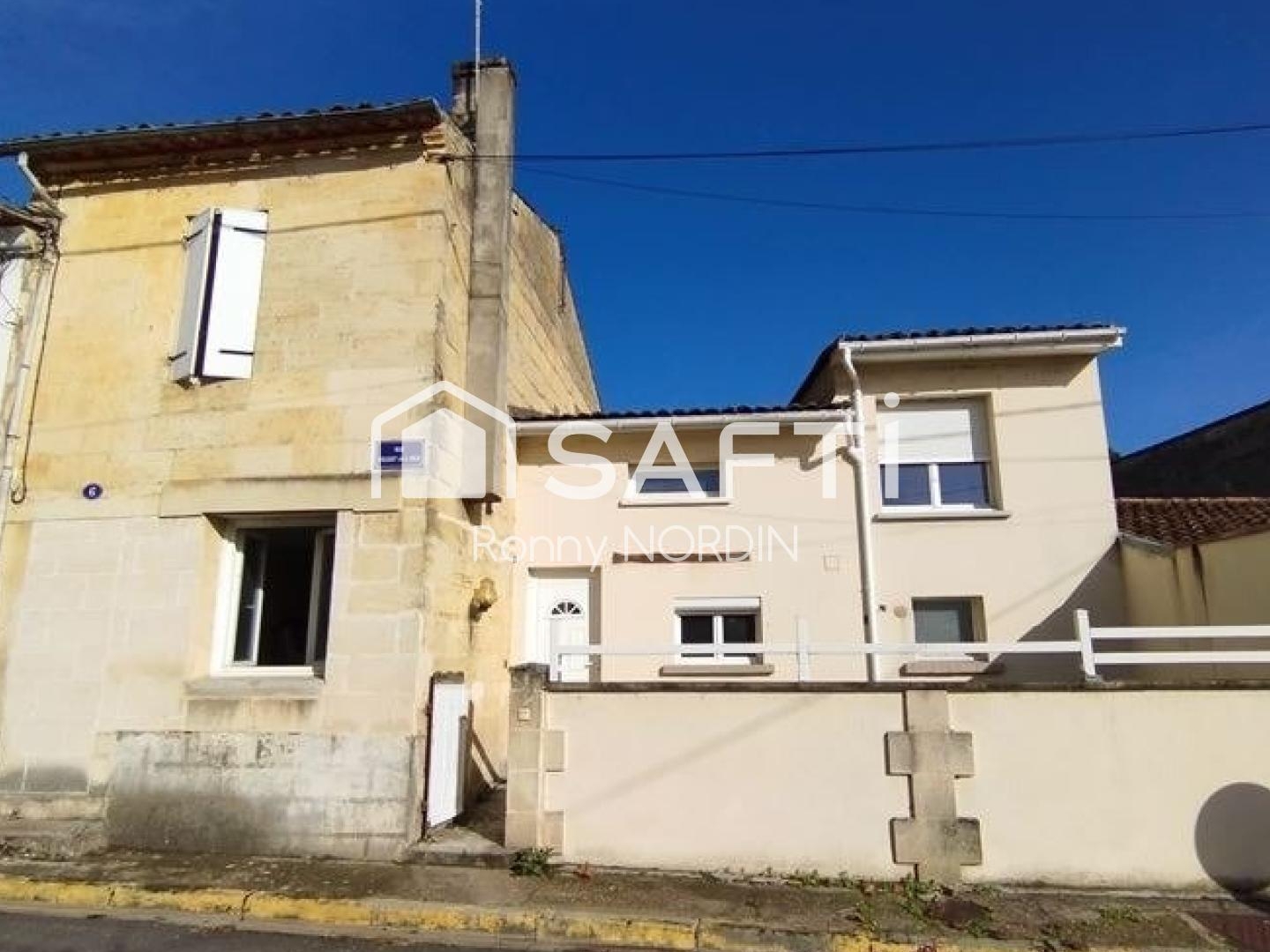 Maison à vendre - 6 pièces - 126m2 - Saint-Magne-De-Ca... (33350)