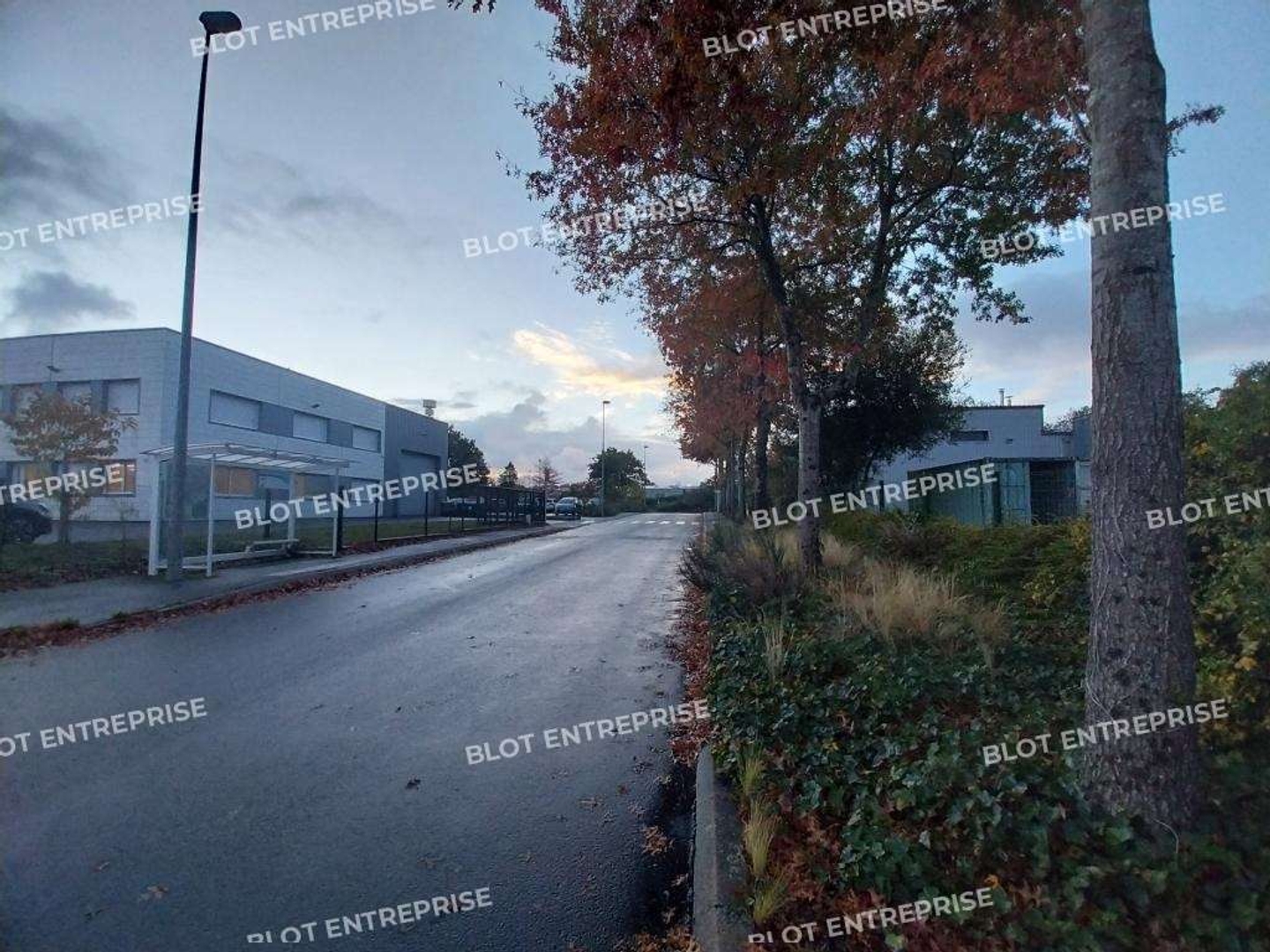 A louer locaux 625m² Saint-Nazaire Zone de Brais