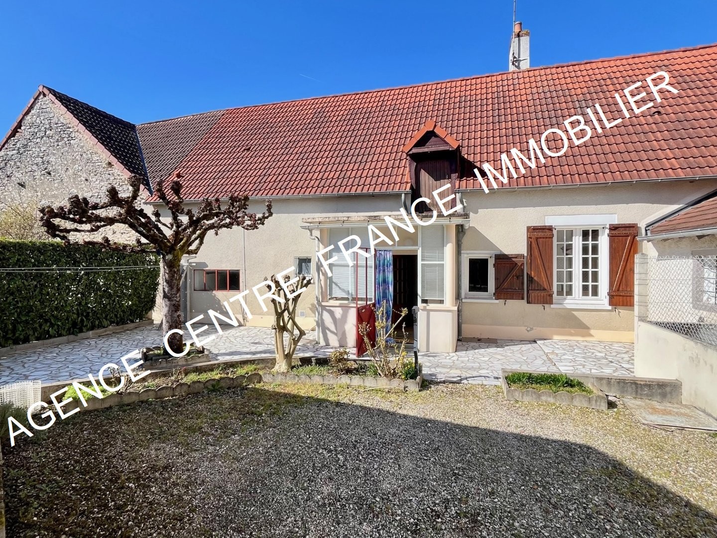Maison à vendre - 3 pièces - 53m2 - Mehun Sur Yevre (18500)