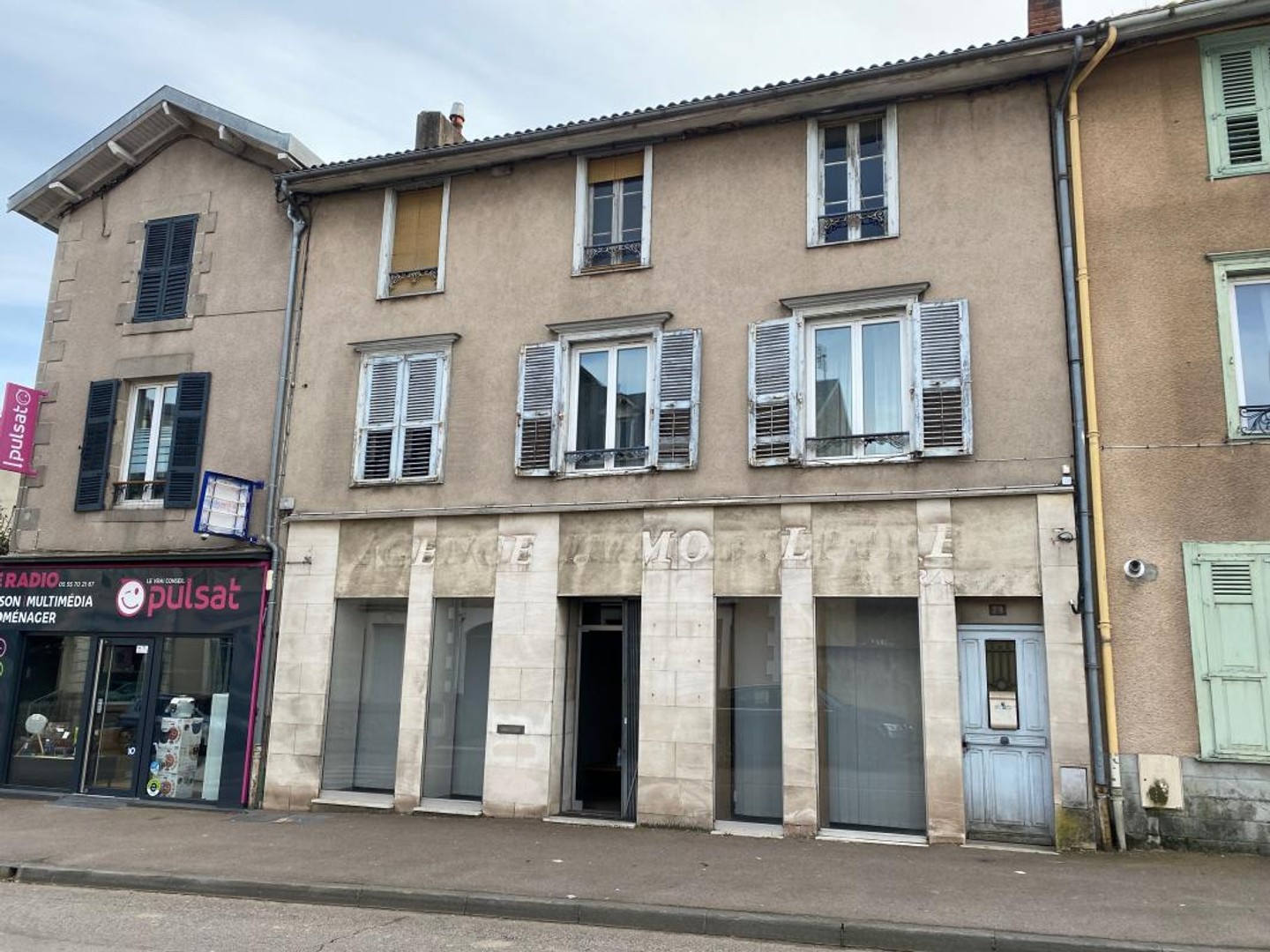 AIXE SUR VIENNE - IMMEUBLE