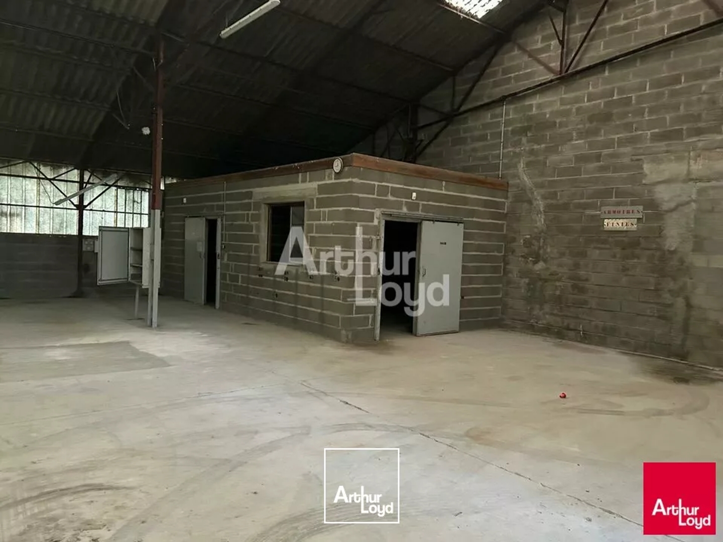 Locaux à vendre - 945m2 - Noyers-Sur-Cher (41140)