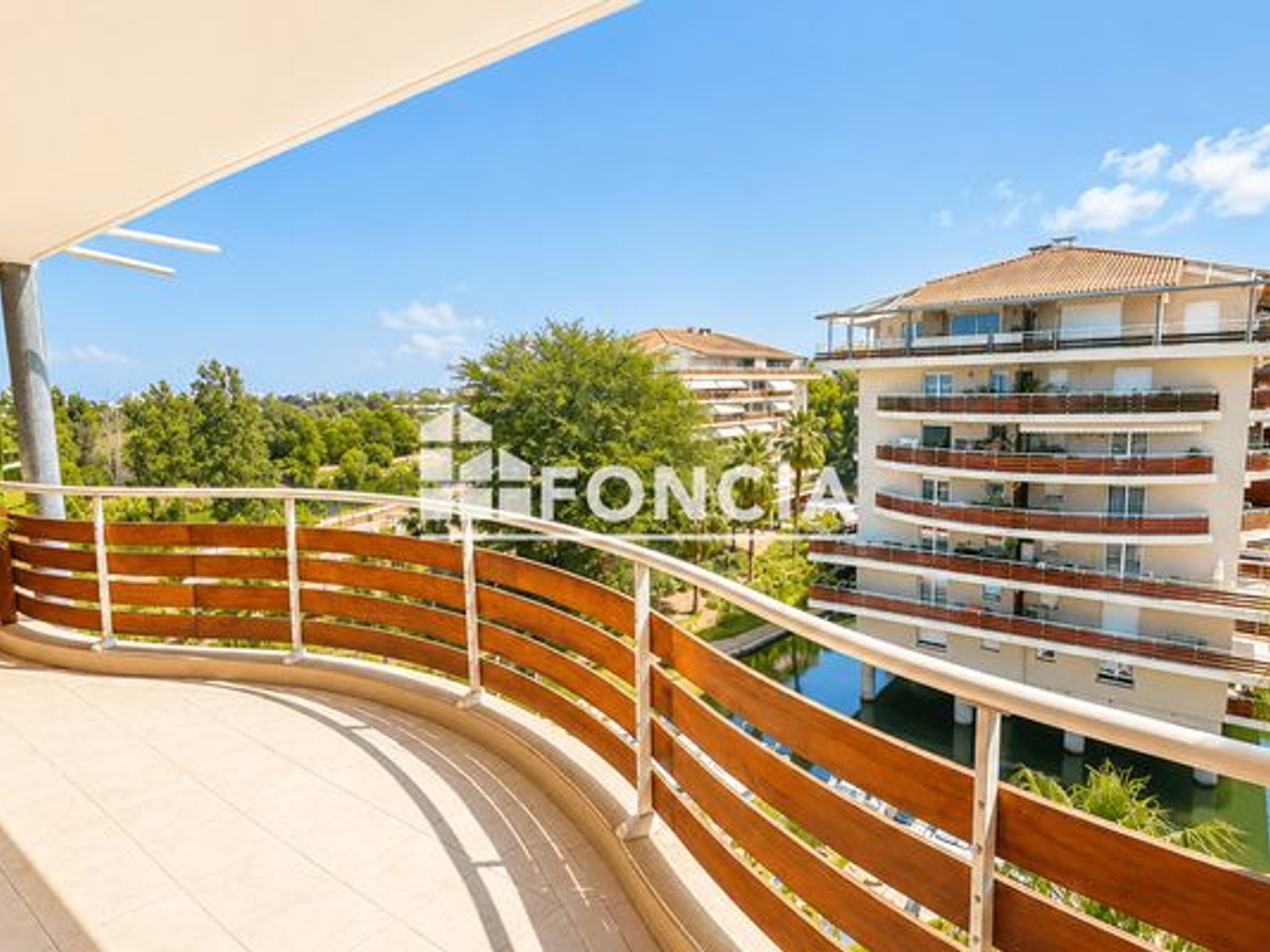 Appartement à vendre - 2 pièces - 45m2 - Mandelieu-La-Napoule (06210)