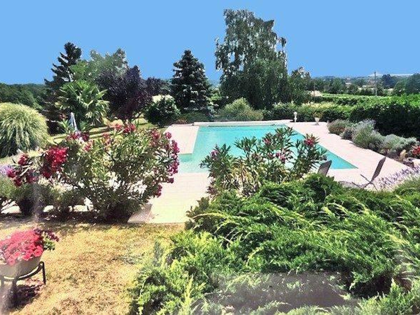 Maison périgourdine avec piscine et grand terrain - Proche Ey