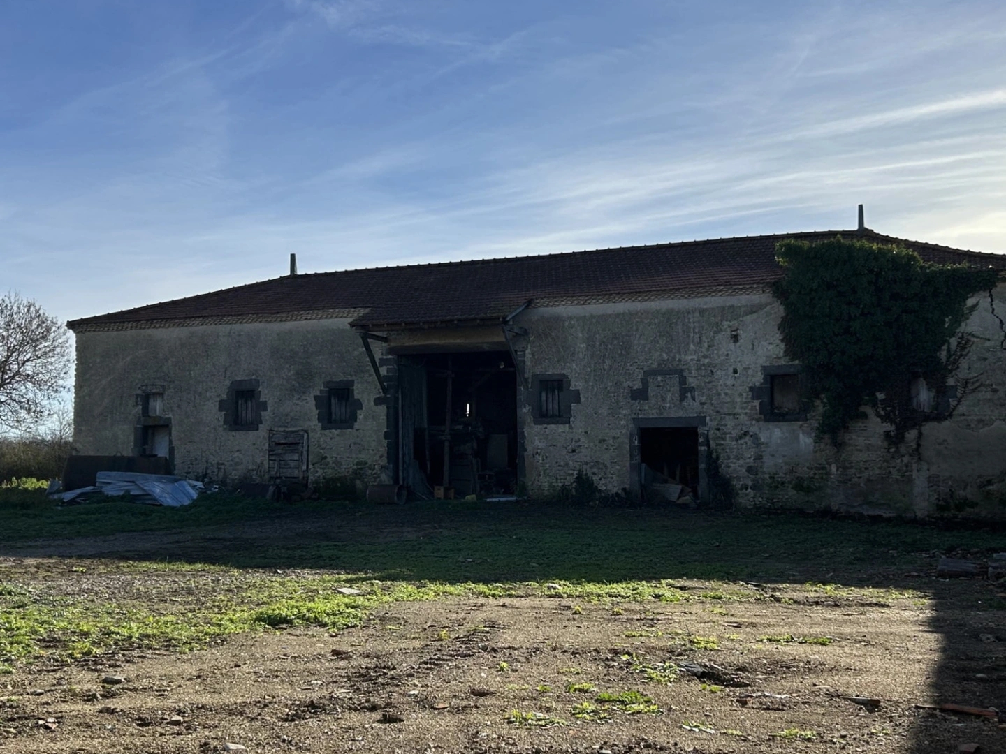 SAINT IGNAT belle grange de 200 m2 sur 1800 m2 de terrain