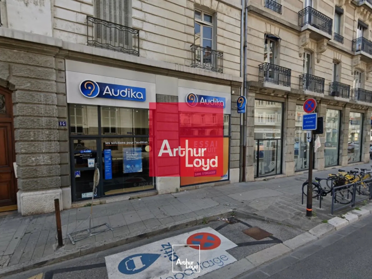 Local commercial 84 m² à vendre Grenoble centre avec vitrines toute hauteur