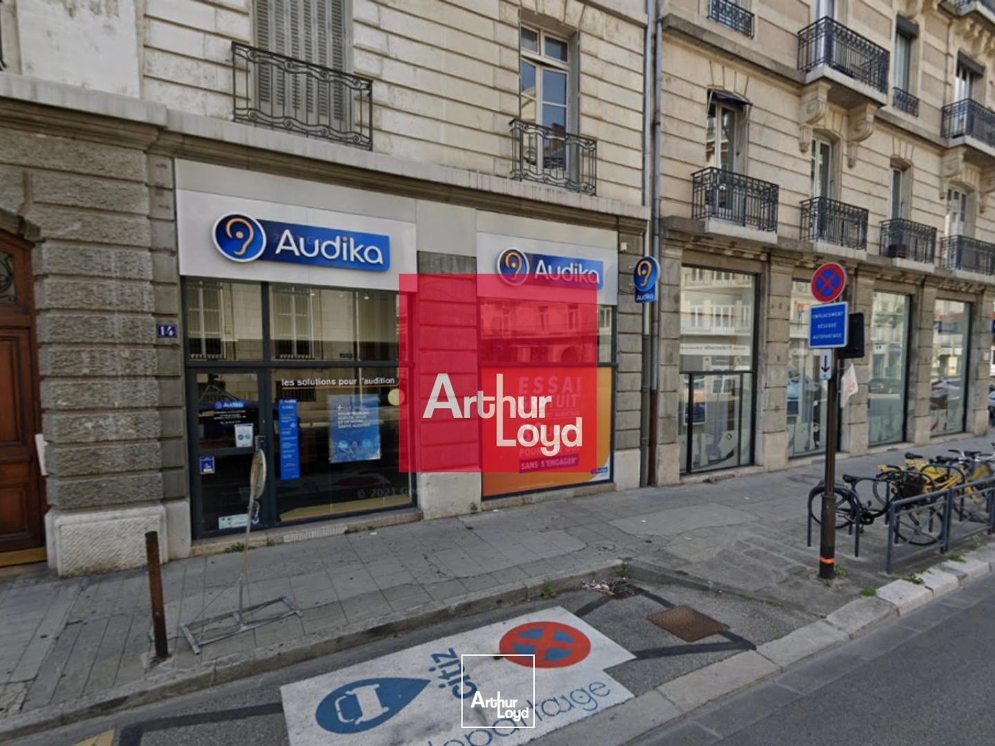 Local commercial 84 m² à vendre Grenoble centre avec vitrines toute hauteur