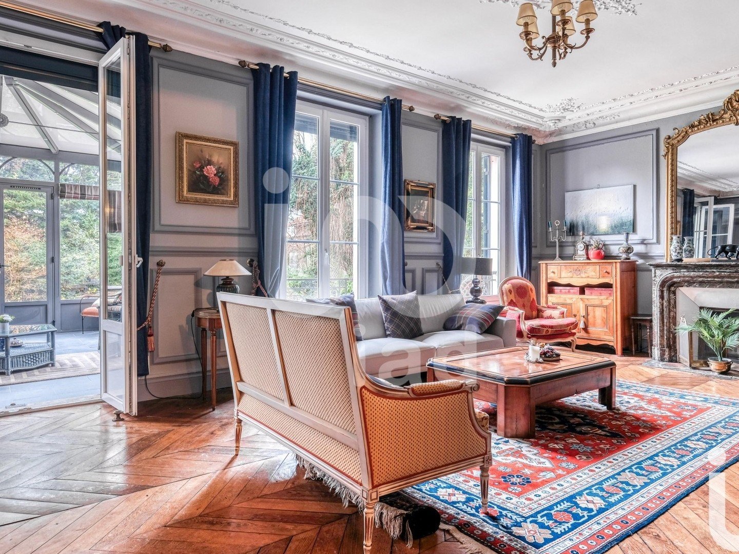 Maison 9 pièces 330 m²