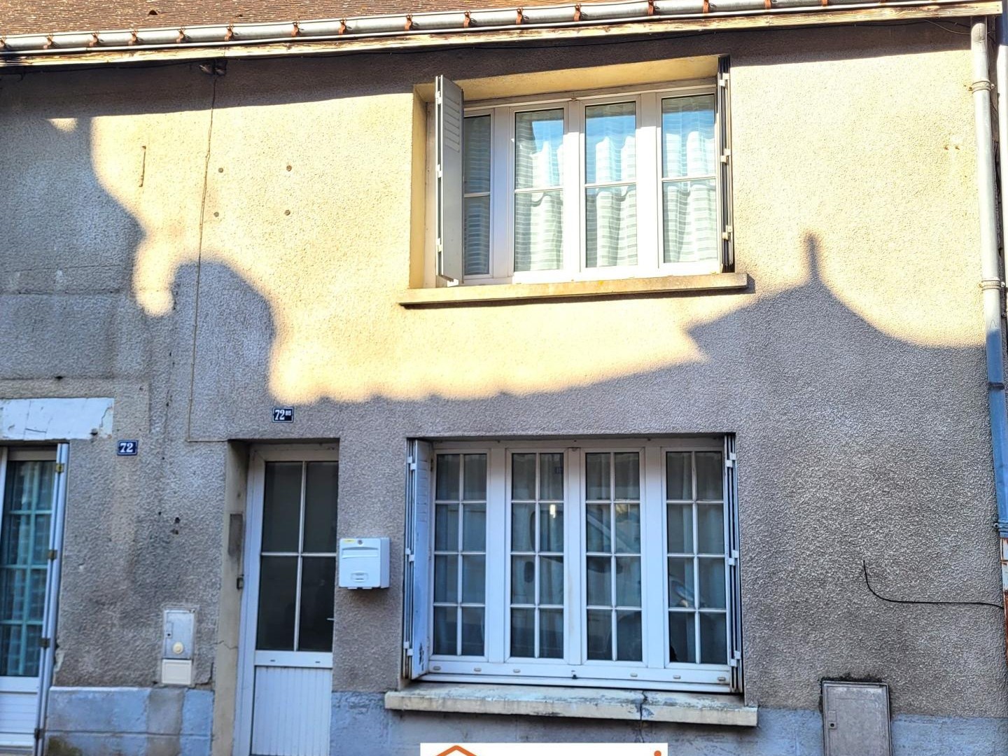 MAISON VILLE 2ch +cour +grange