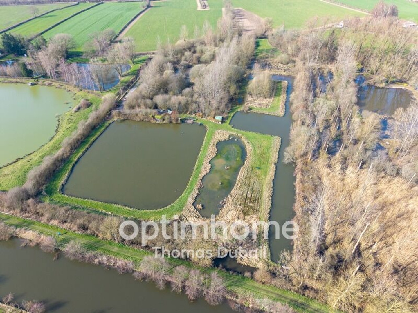 Ensemble exceptionnel de deux étangs sur plus de 18 000 m²