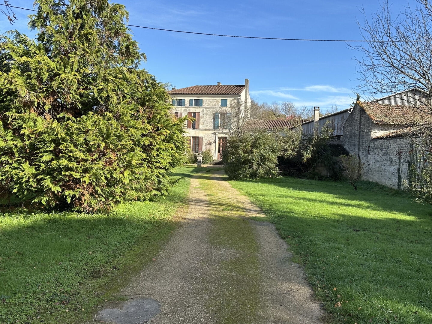 Maison à vendre - 10 pièces - 274m2 - Authon-Ébéon (17770)