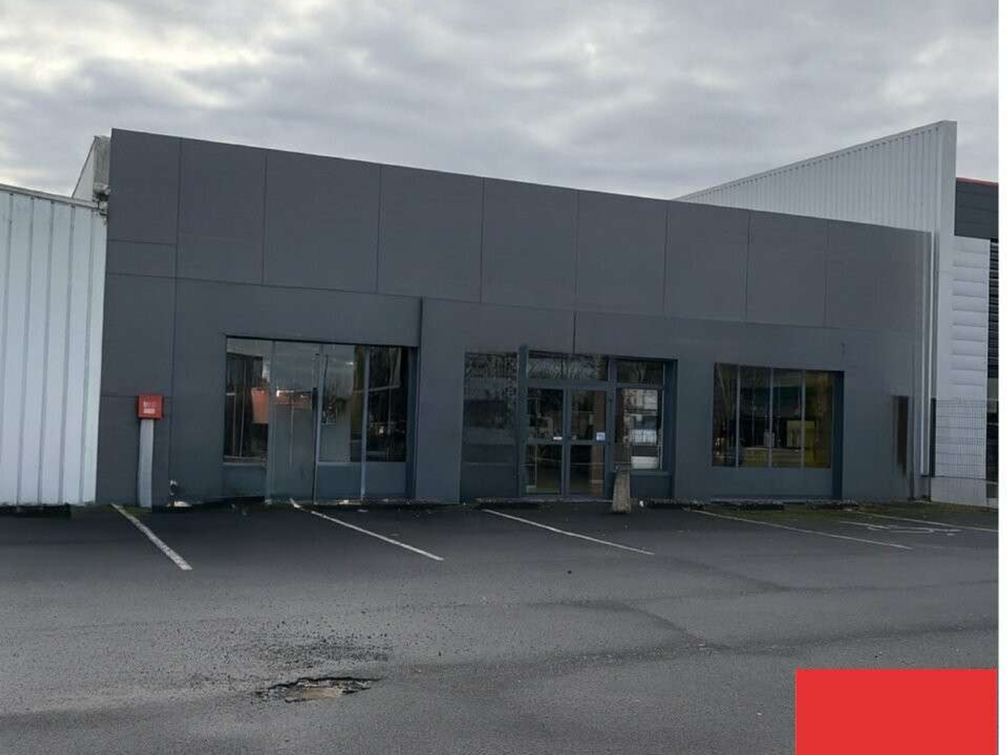 AV cellule commerciale 290m² Chauray Mendes France