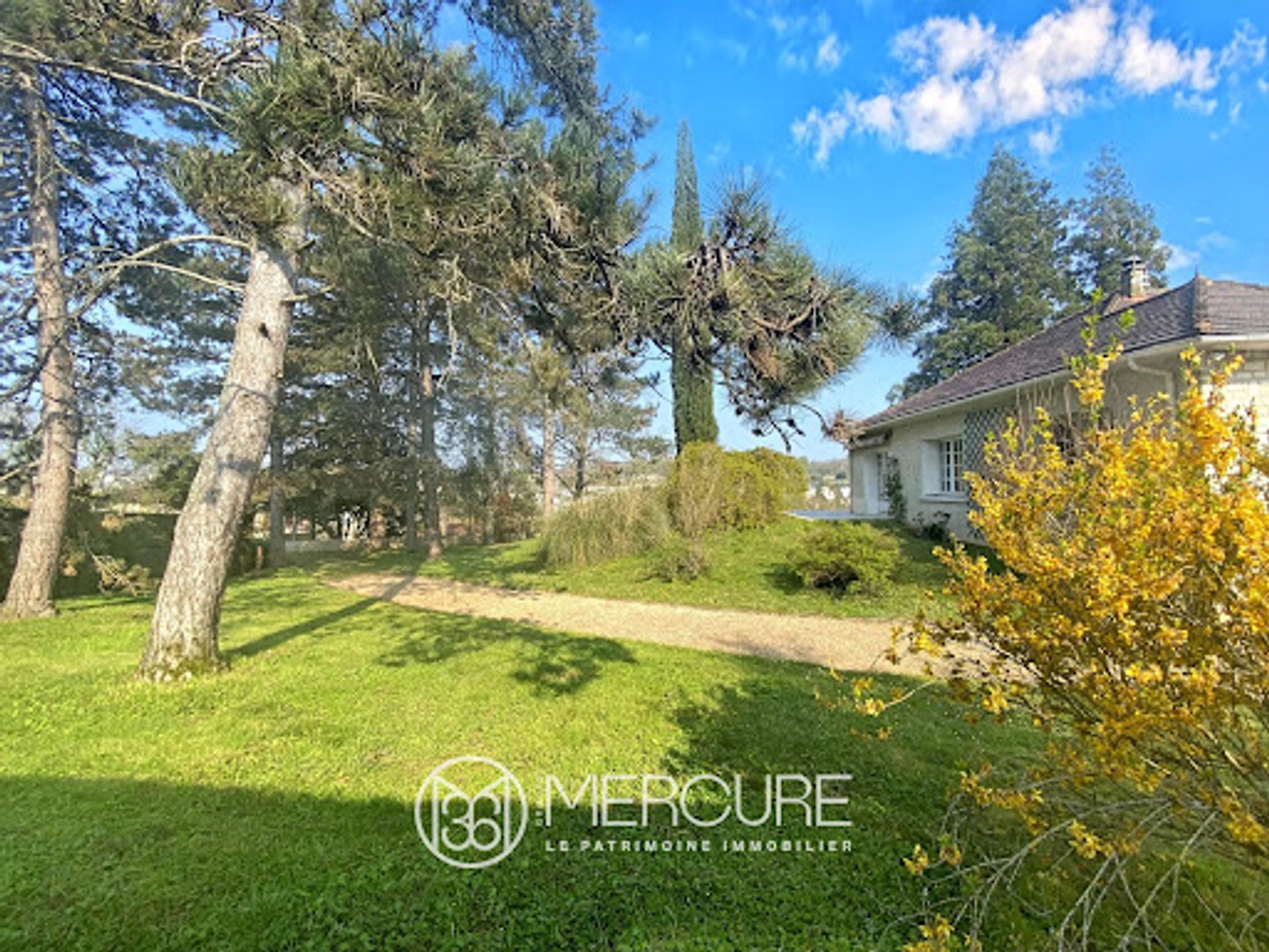 Maison à vendre - 9 pièces - 323m2 - Poitiers (86000)