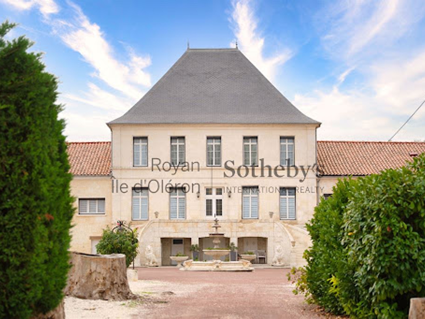 Maison à vendre - 46 pièces - 1974m2 - Roullet-Saint-Est... (16440)