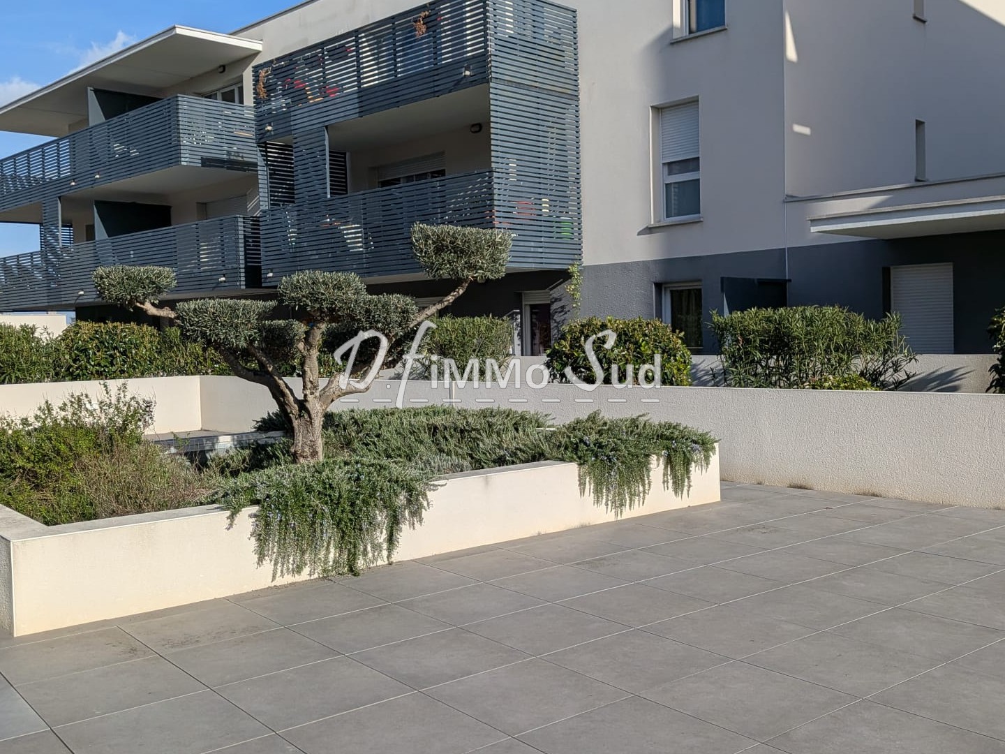 Appartement 3 pièces avec terrasse et 1 emplacement de parking privé