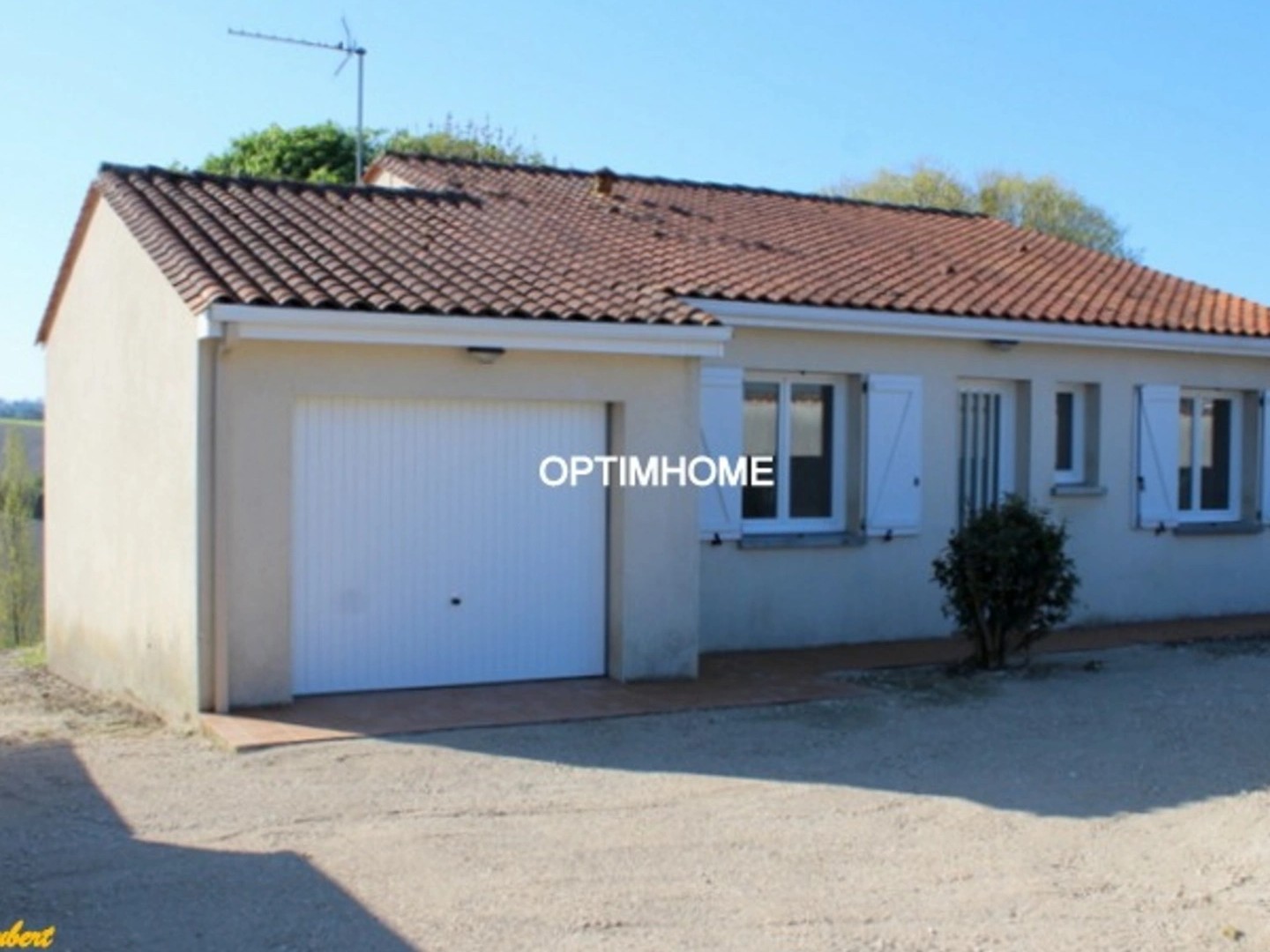Maison à vendre 3 pièces Proche de MONTMOREAU SAINT CYBARD (16)