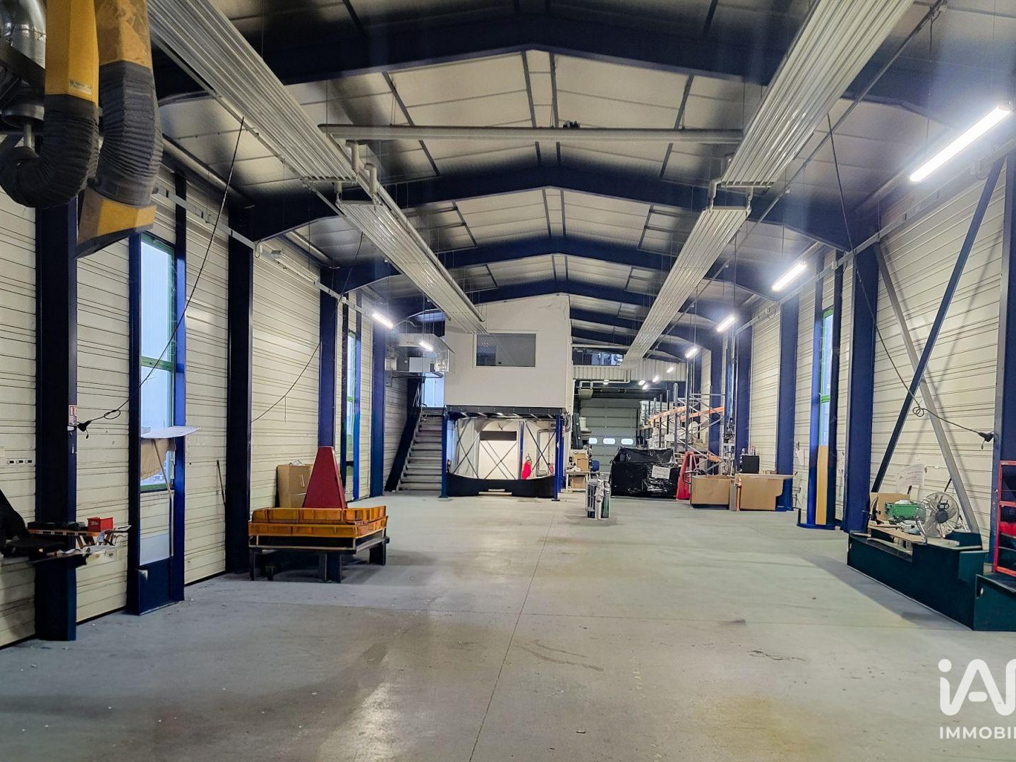 Immeuble commercial 920 m²