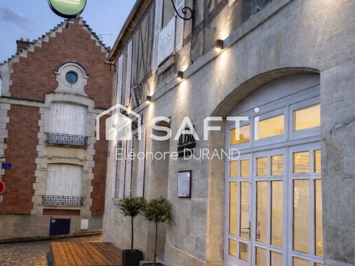 Bureaux 10 pièces 728 m²