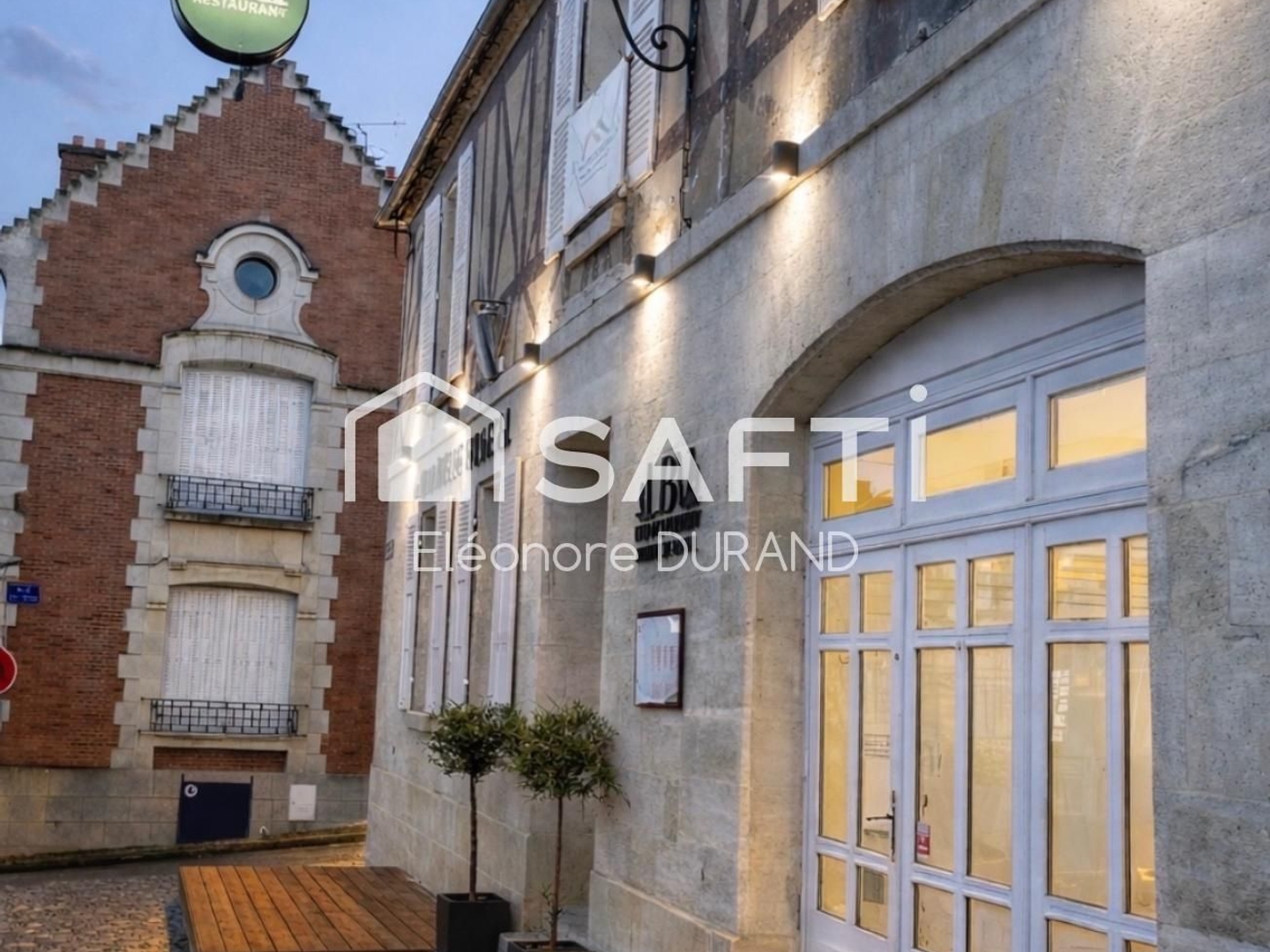 Bureaux 10 pièces 728 m²