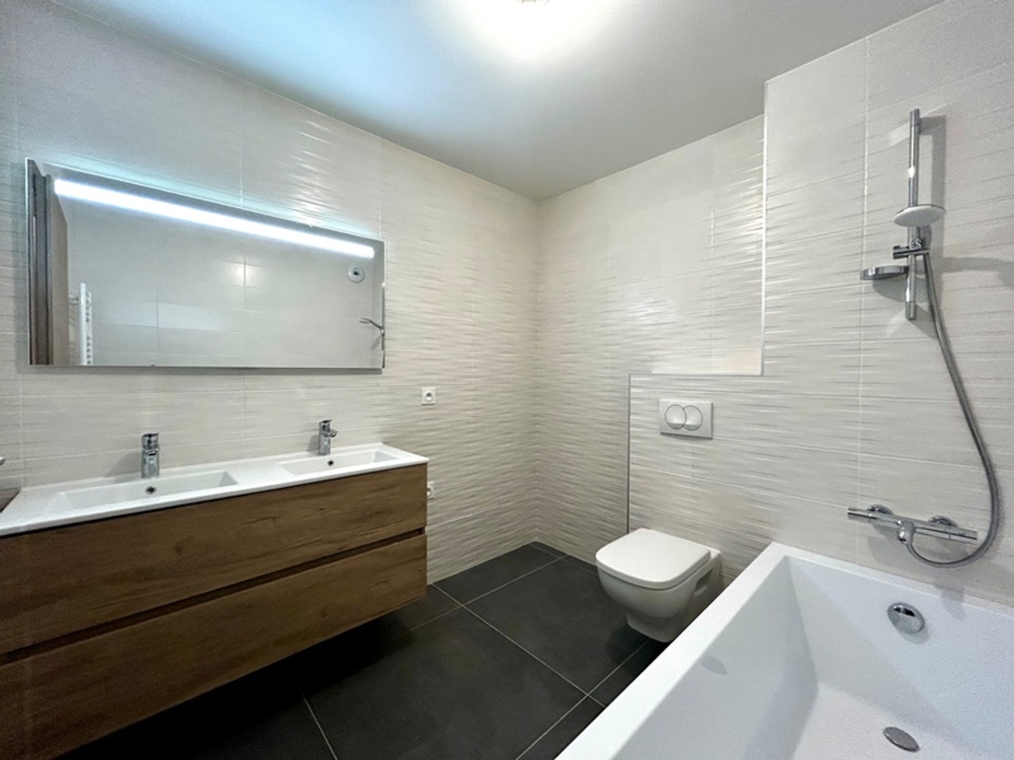 Appartement à vendre - 5 pièces - 96m2 - Bons-En-Chablais (74890)