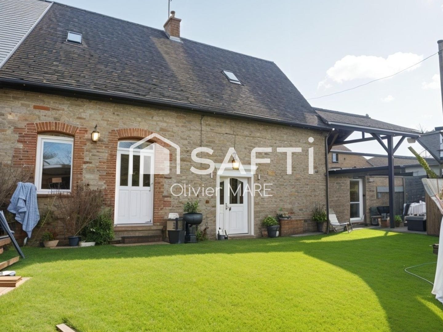 Maison en pierre, 42 m² au sol, terrain 6740 m², Domfront en Poiraie
