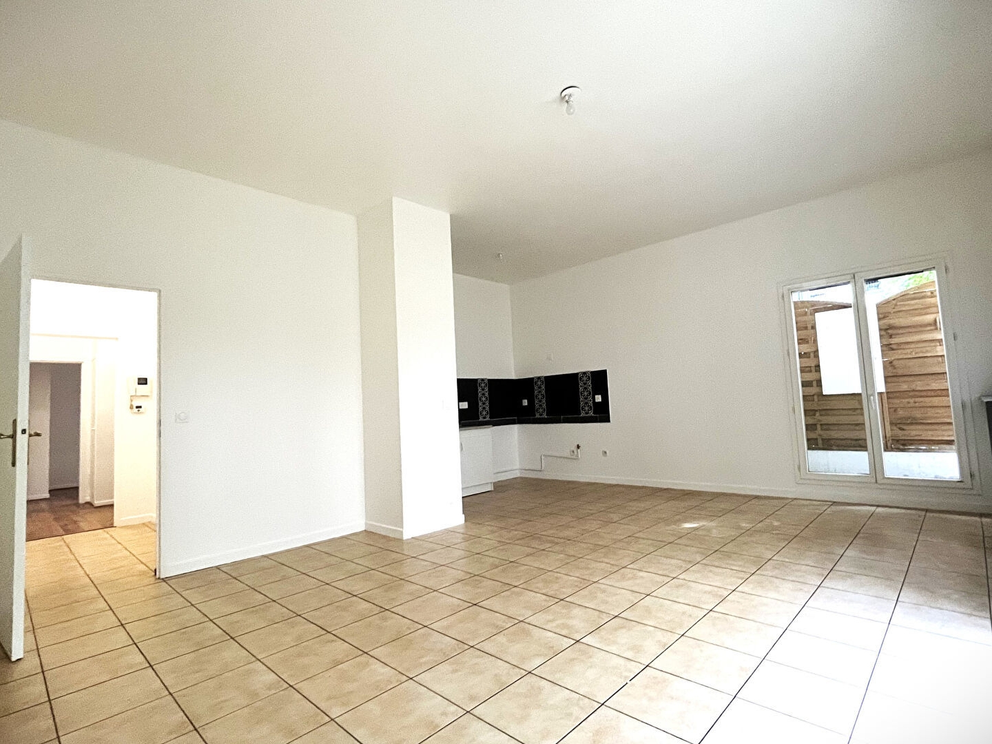 PANTIN (93500) - EXCLUSIVITÉ - Appartement 3 pièces - 70,77 m² (loi Carrez) - RDC - Terrasse 17 m² + Jardin 41 m² - Cave - Parking