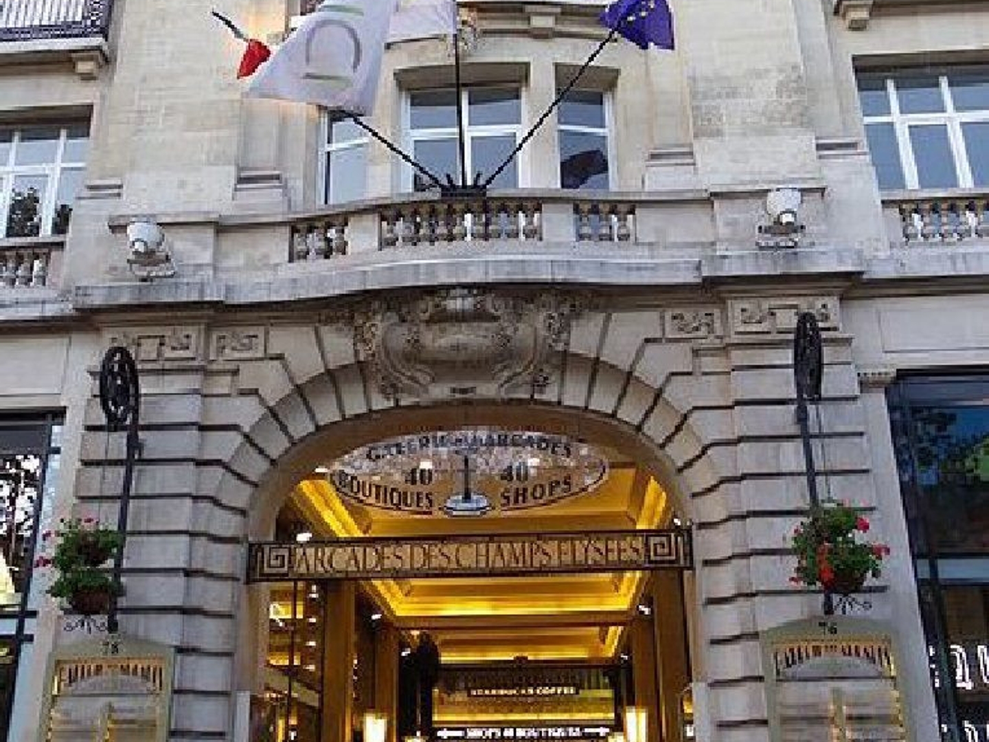 Au coeur des Champs-Élysées - Bureaux divisibles de standing