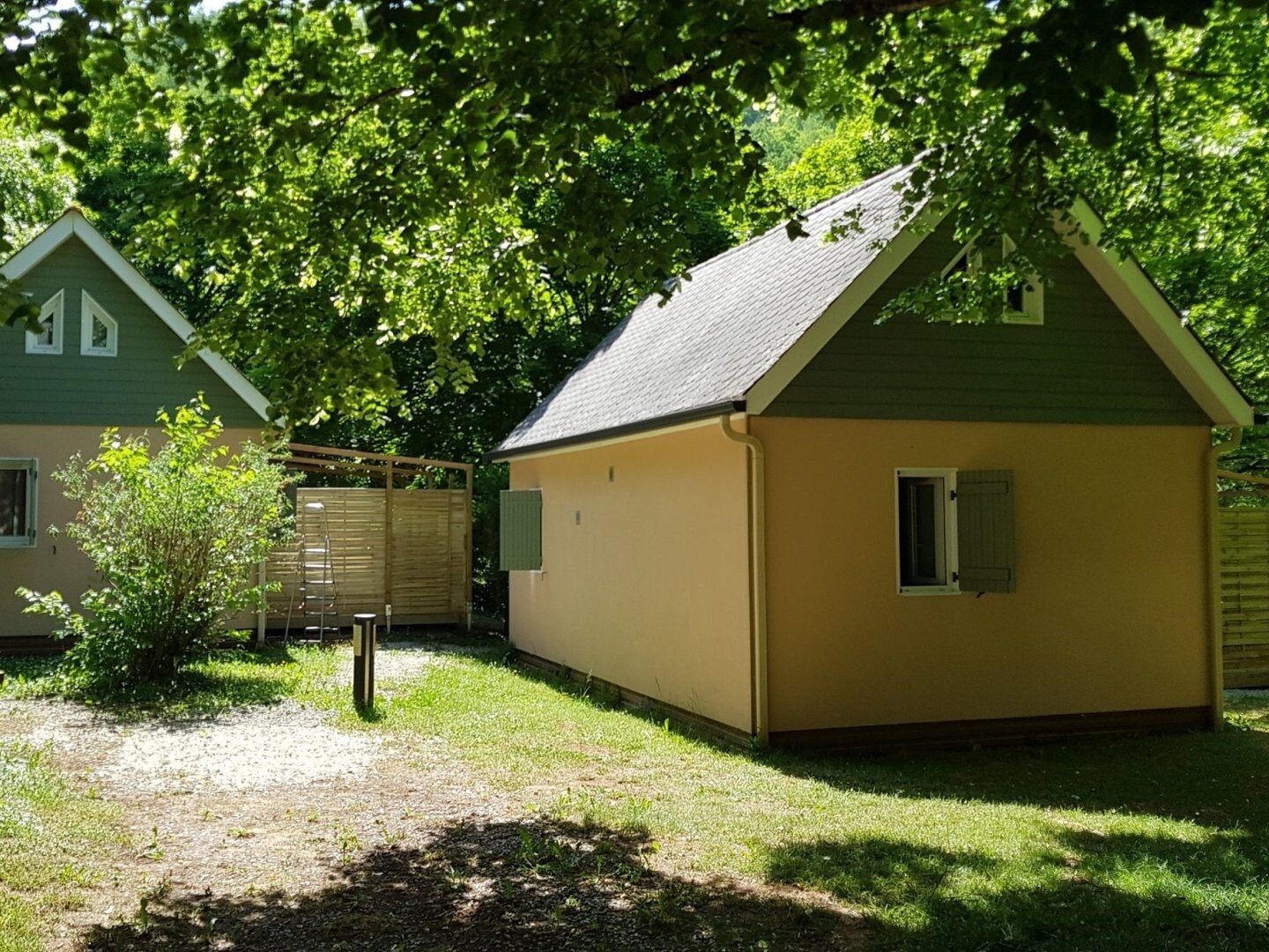 Village de vacances - 20 Chalets | restaurant/bar | 12300 Conques-en-Rouergue