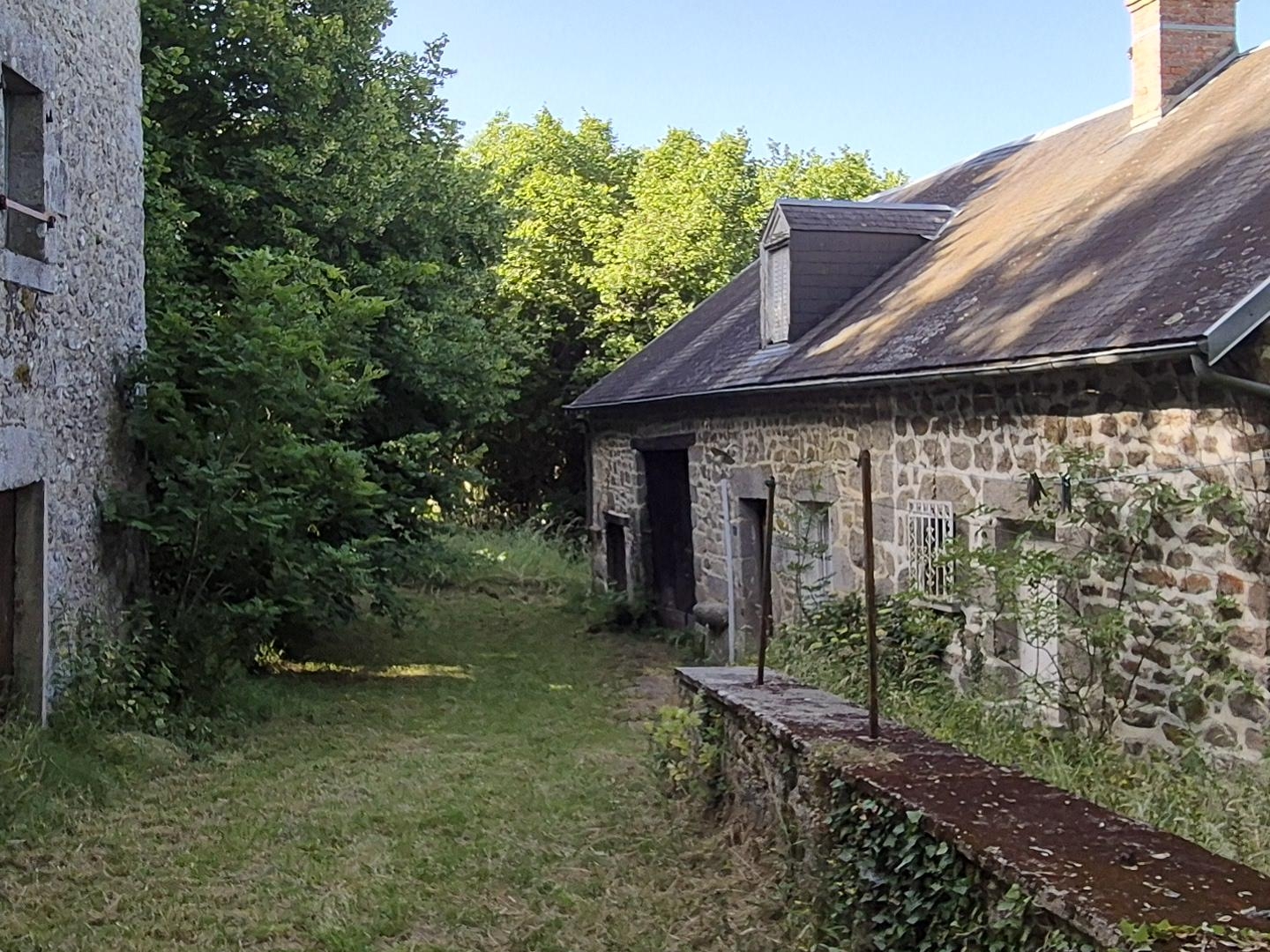 Maison à vendre - 3 pièces - 83m2 - Sous-Parsat (23150)