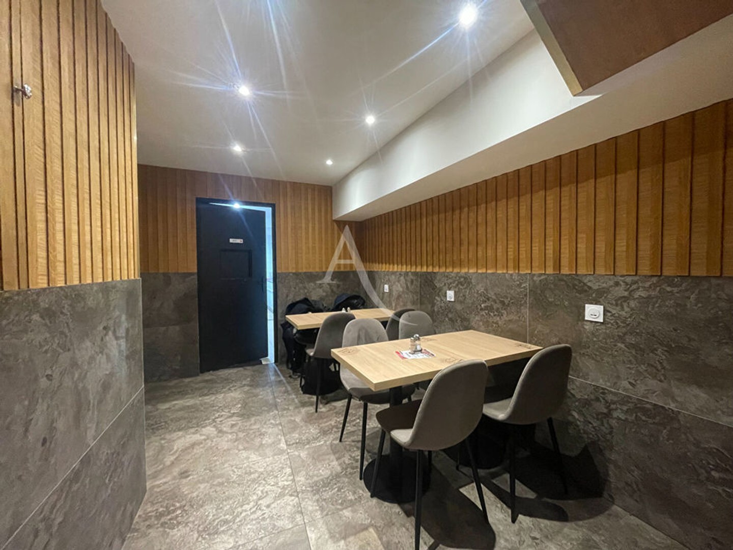 Local commercial avec licence IV