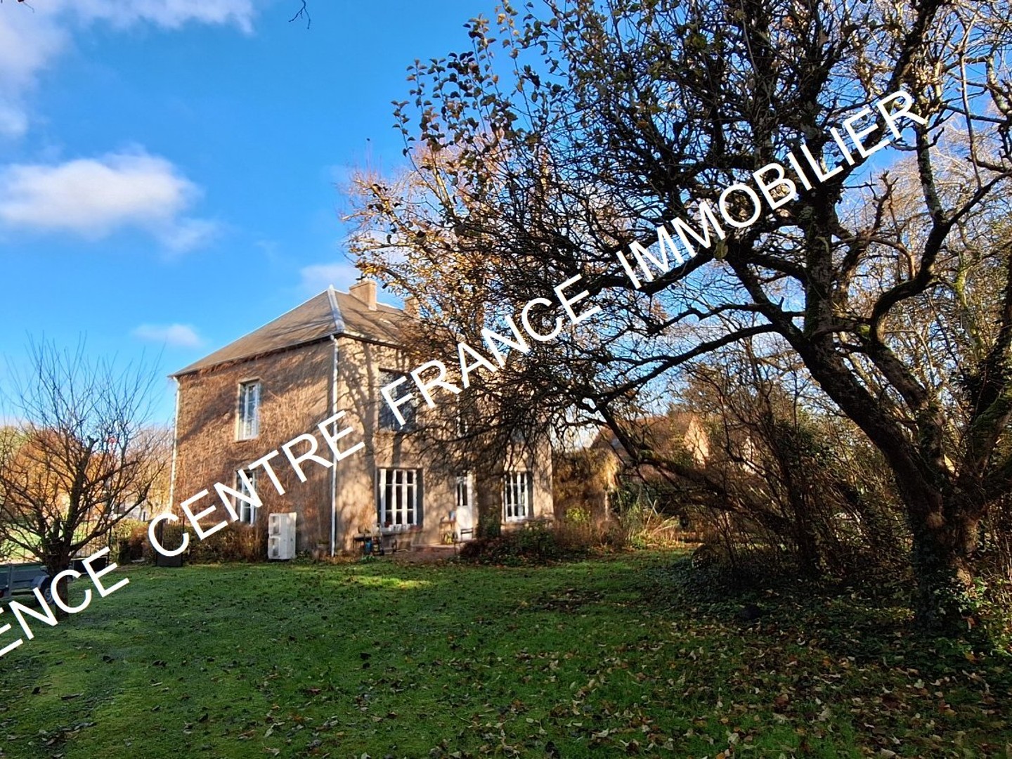Maison à vendre - 6 pièces - 171m2 - Farges En Septaine (18800)
