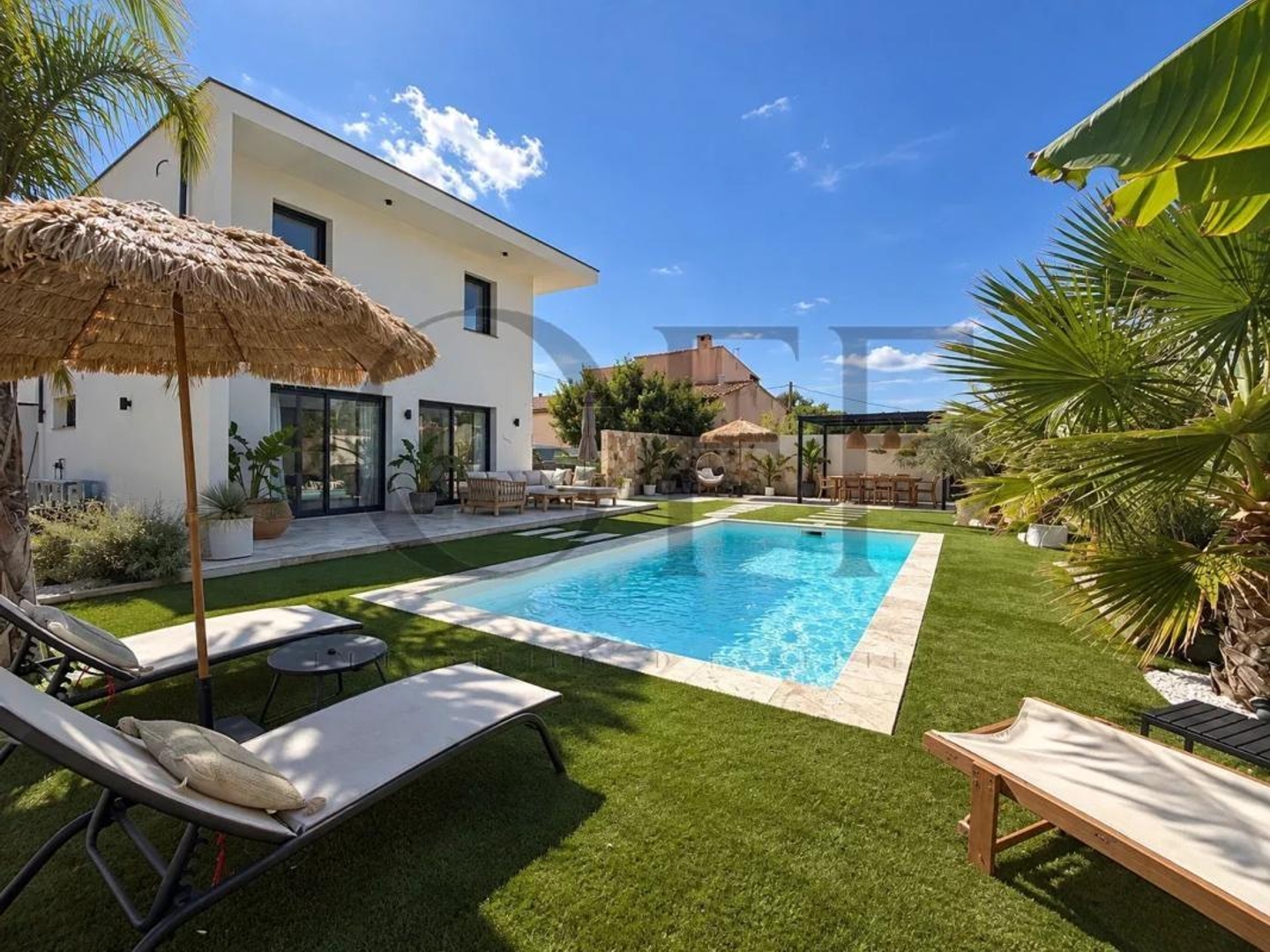 Vends villa - 110 m² - 5 pièces, 4 chambres - Le Rove 13740