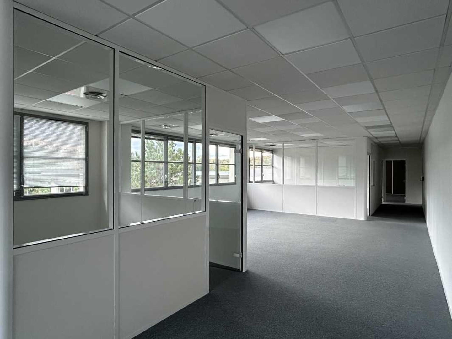 Autre à louer - 163m2 - Saint Genis Laval (69230)