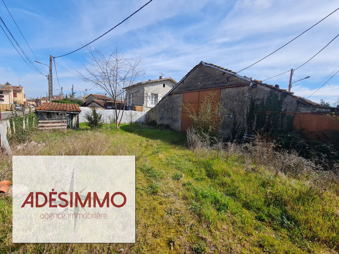 Garage de 140m2 à rénover avec jardin