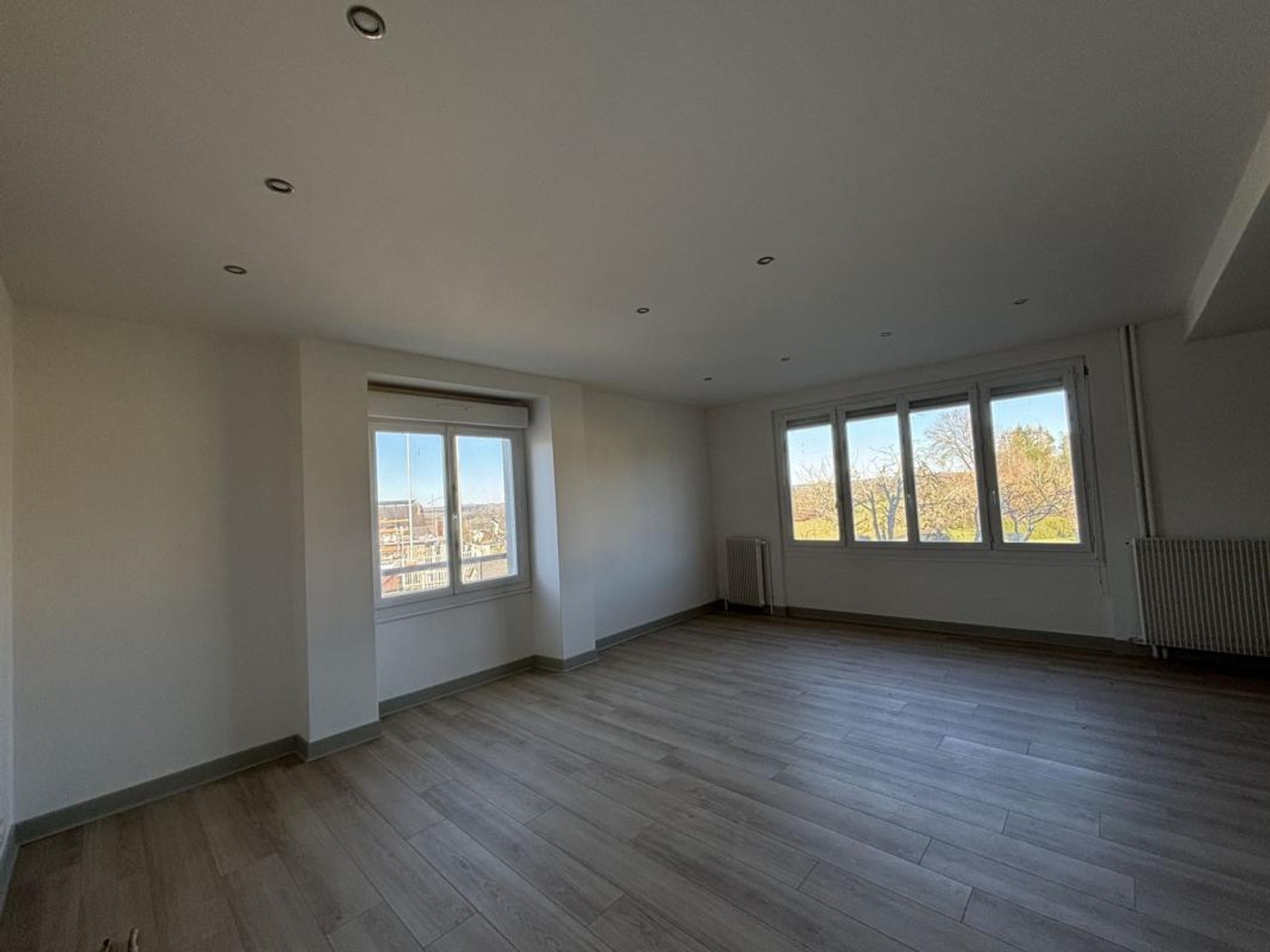 Immeuble à vendre - 14 pièces - 307m2 - Lubersac (19210)