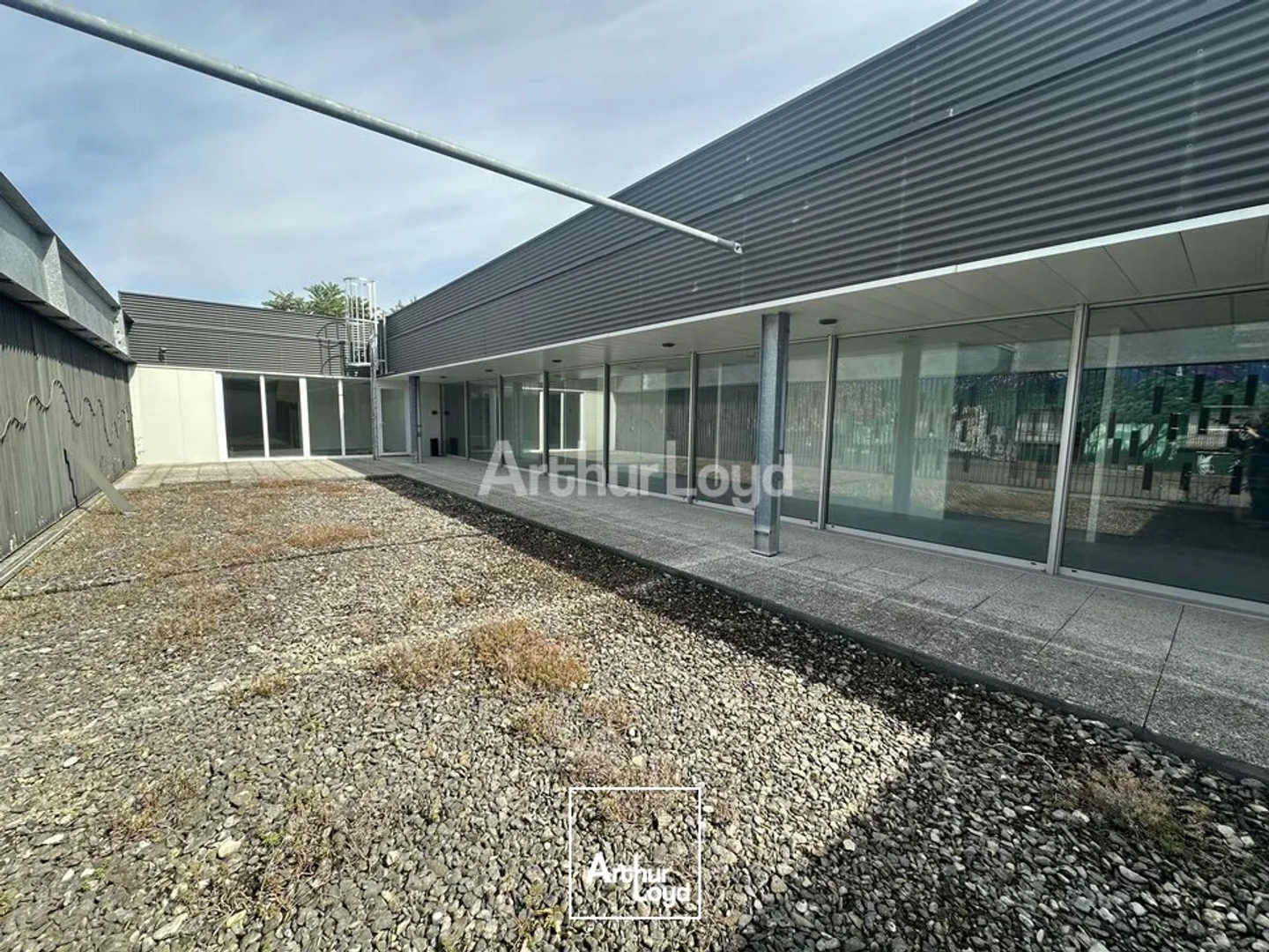 Immeuble de bureaux indépendant d'environ 730 m2 - REIMS BETHENY