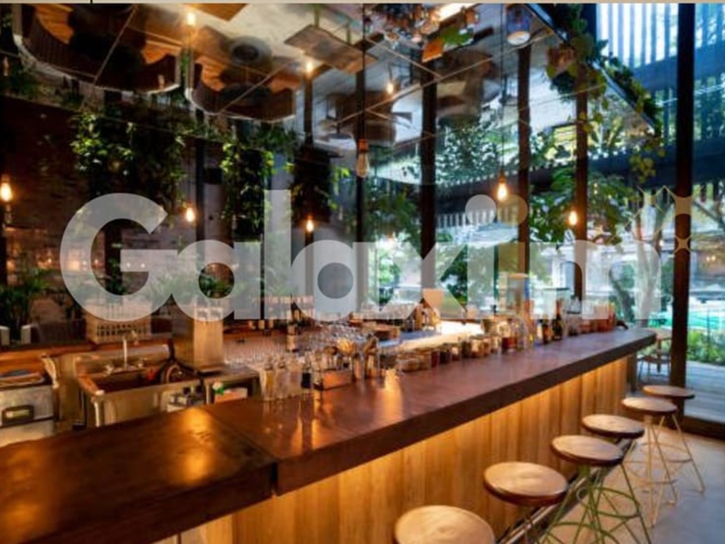 Local commercial 300 m²