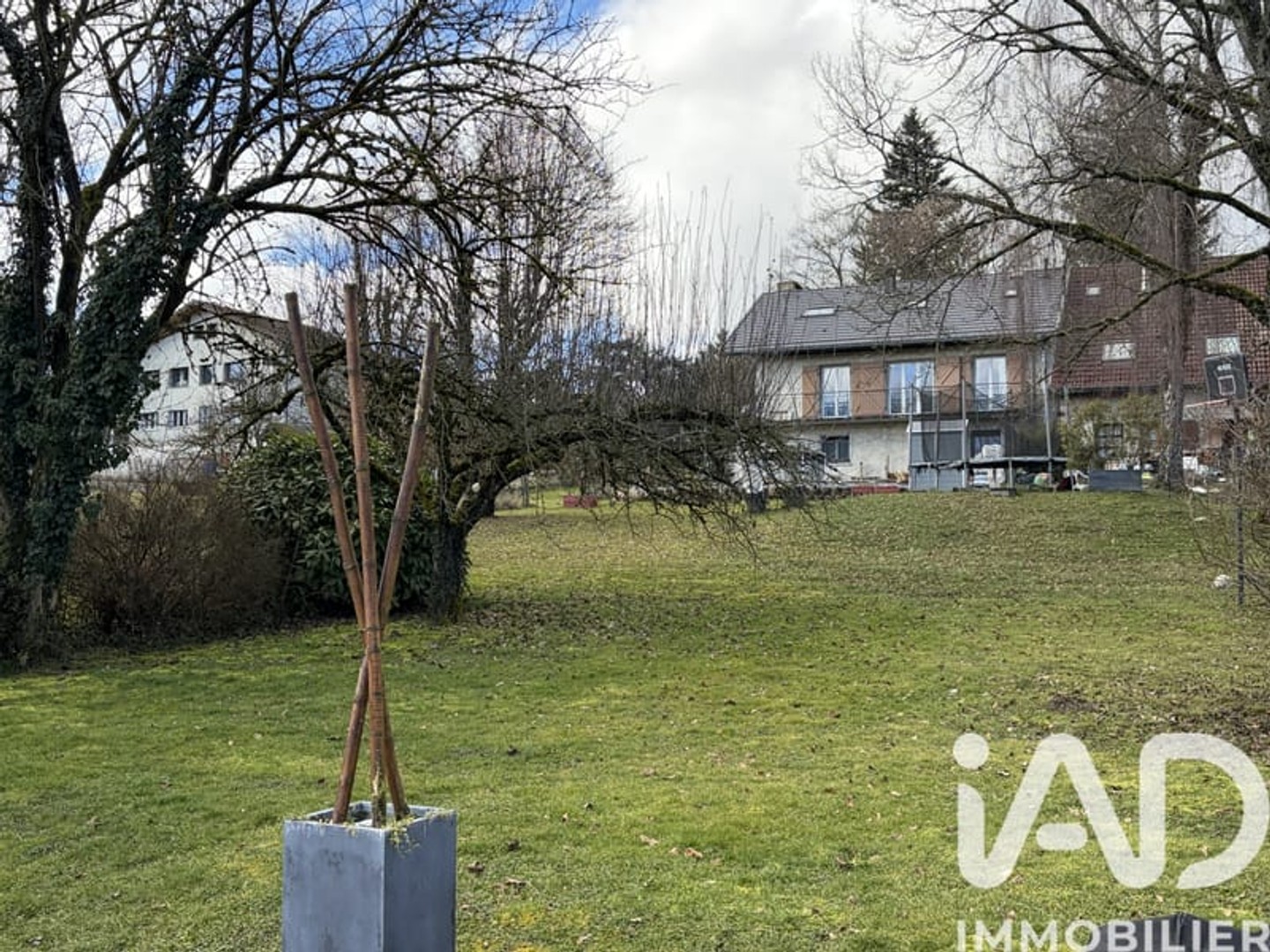 Immeuble commercial 6 pièces 197 m²