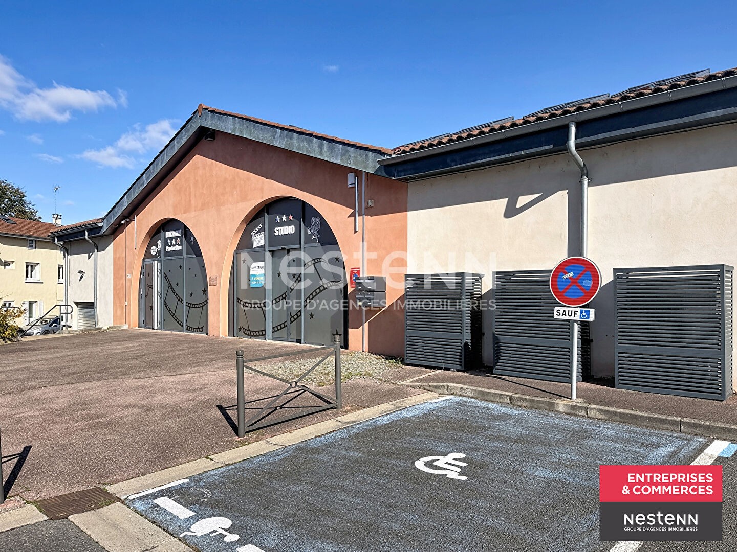Local commercial 696 m²
