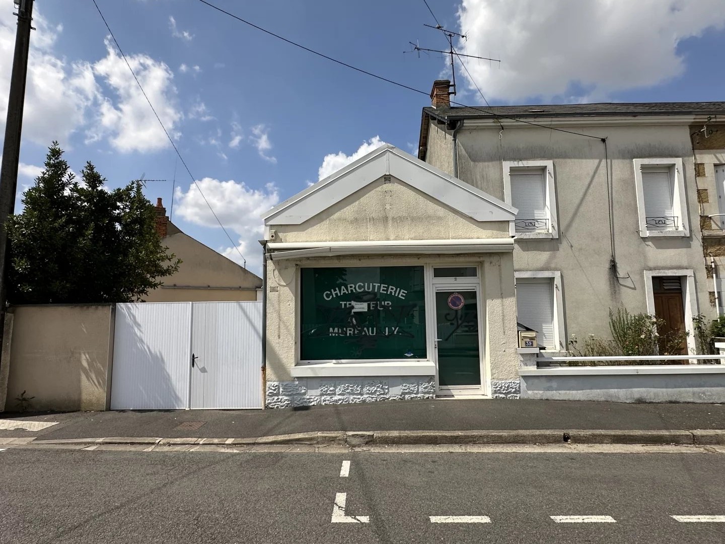 Commerce/Laboratoire et habitation centre ville de thouars
