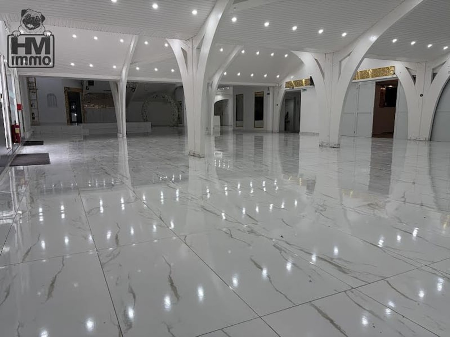 Magasin à vendre - 3 pièces - 1000m2 - Lubersac (19210)