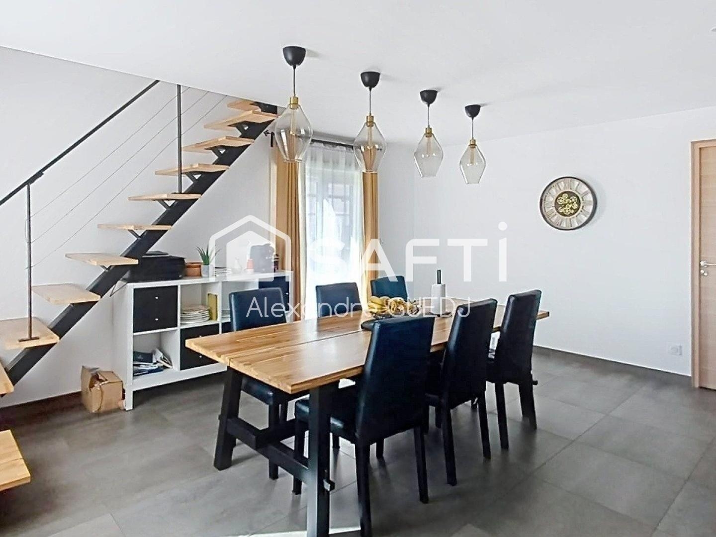 Maison à vendre - 7 pièces - 184m2 - Saint-André-De-Corcy (01390)