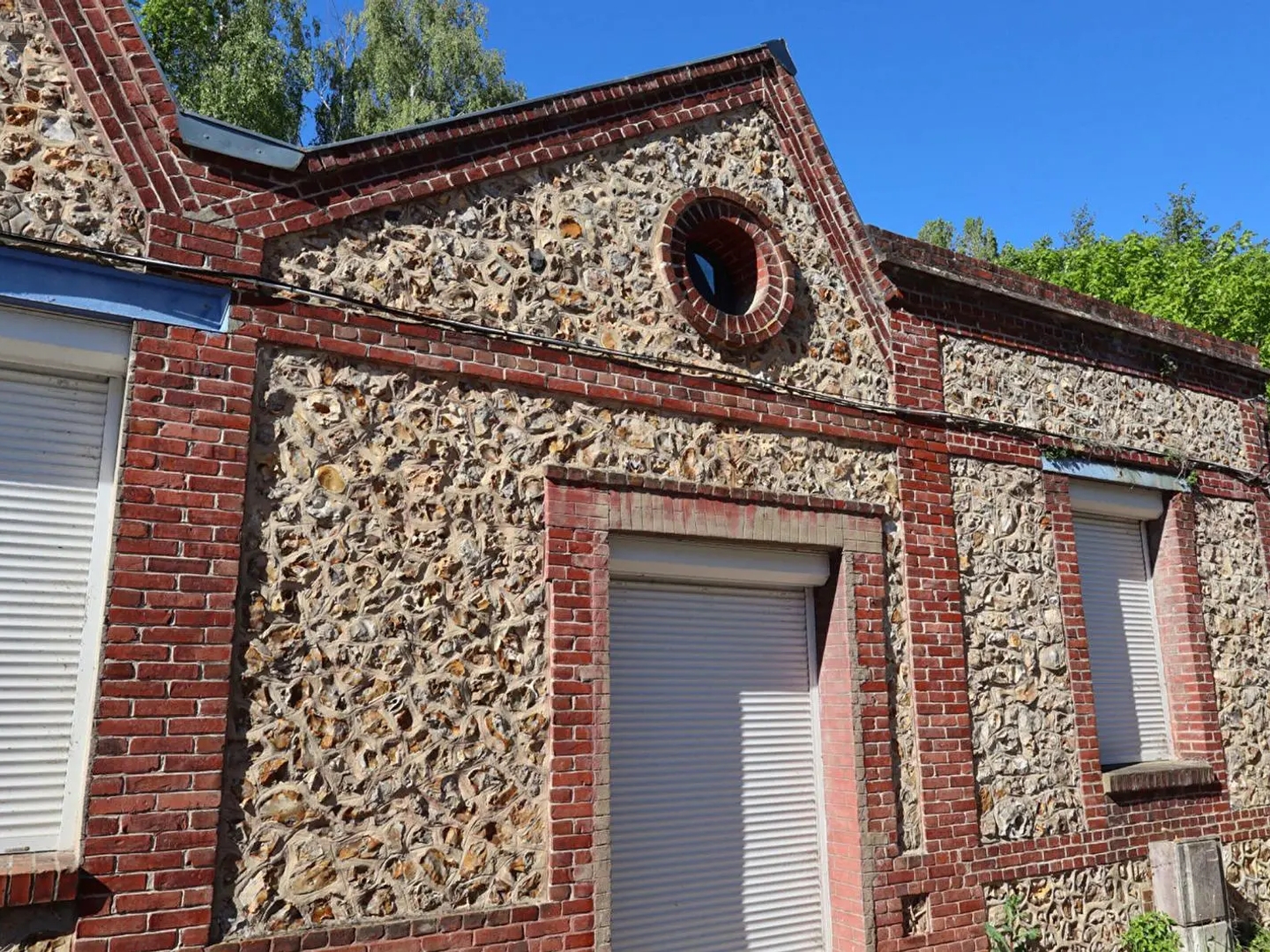 Local professionnel 8 pièces 220 m²